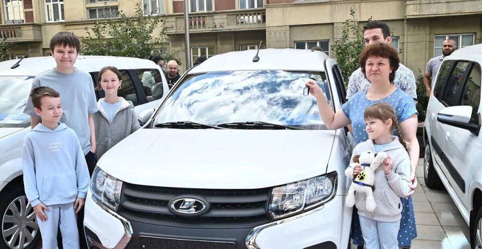 Многодетным семьям предложили использовать маткапитал на покупку автомобилей