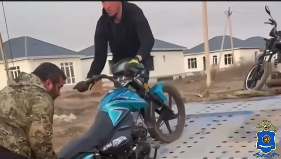 Не наказать, а уберечь: дорожные полицейские города проводят профилактические мероприятия с водителями мотоциклов и мопедов