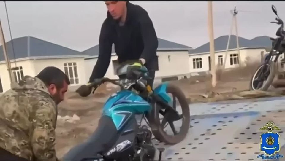 Не наказать, а уберечь: дорожные полицейские города проводят профилактические мероприятия с водителями мотоциклов и мопедов