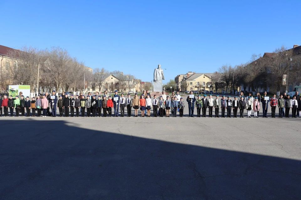 Сегодня на площади Ленина состоялось торжественное открытие муниципального этапа Всероссийской военно-патриотической игры «Зарница 2.0» для младшей возрастной категории