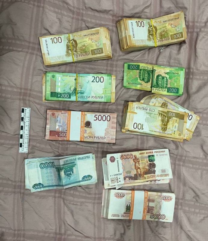 Ранее судимая астраханка похитила сейф с деньгами у своей знакомой