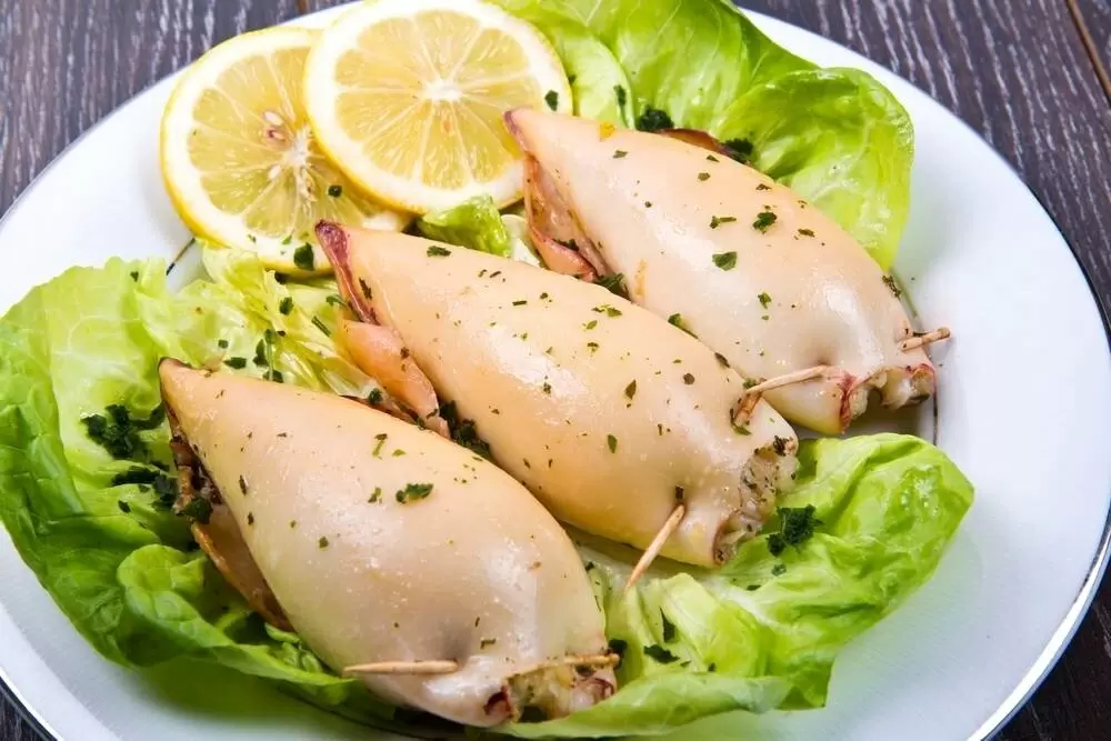 Как выбрать и приготовить кальмара: секреты от шефов