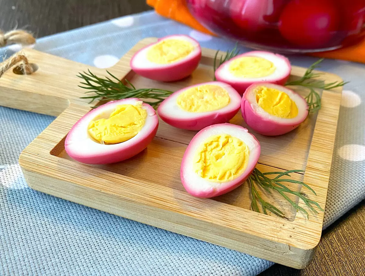 Маринованные перепелиные яйца: изысканная закуска для праздничного стола