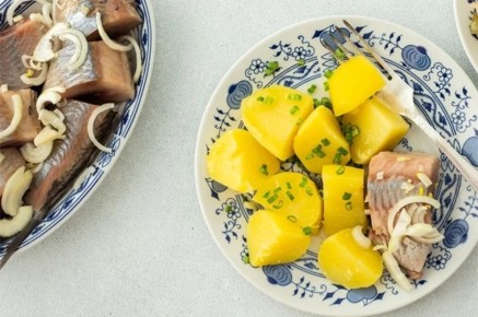 Как правильно засолить селедку: секреты от шефов