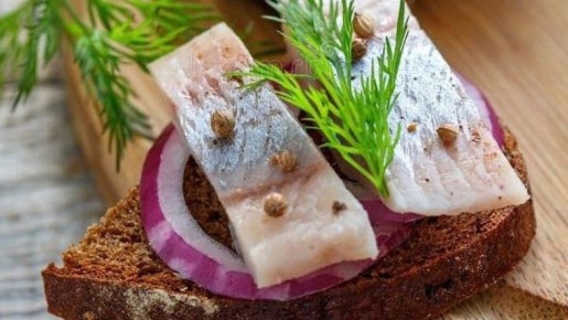 Селёдка на столе: сколько ее нужно для здоровья?