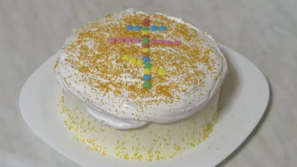 Сладкое чудо на Пасху: торт с творожным кремом и бисквитом