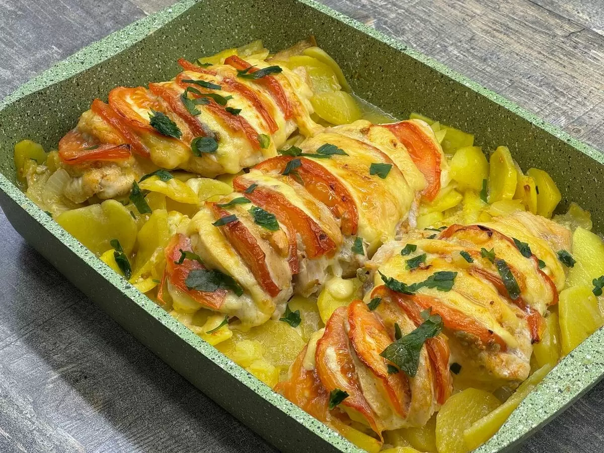 Сочная куриная грудка с картошкой под фольгой — идеальный ужин на каждый день