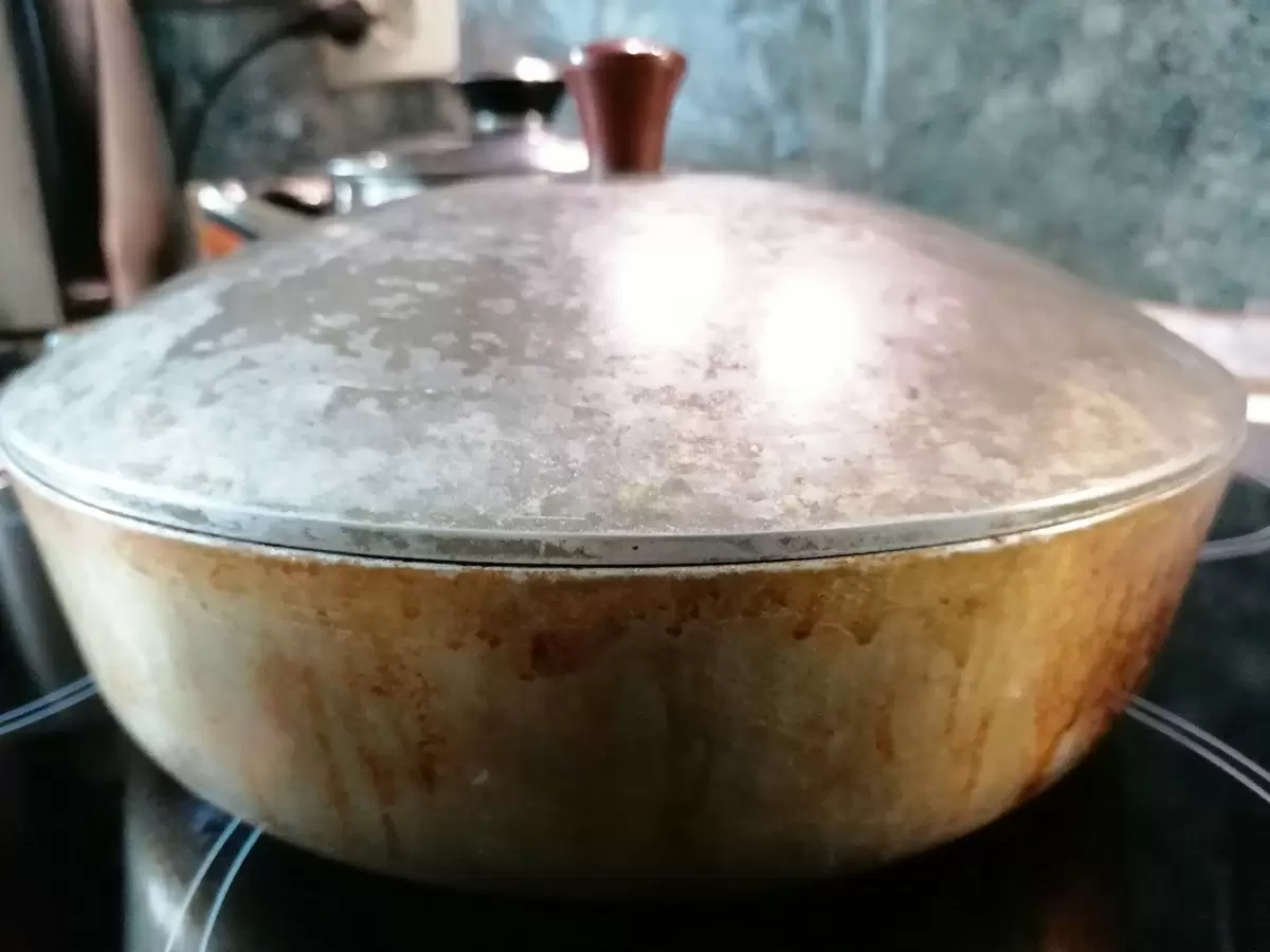 Как продлить жизнь посуды: полезные советы по чистке и хранению