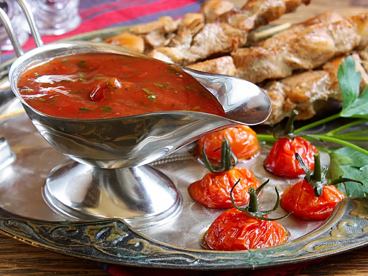 Как приготовить идеальный соус для мяса: домашний рецепт, который заменит кетчуп