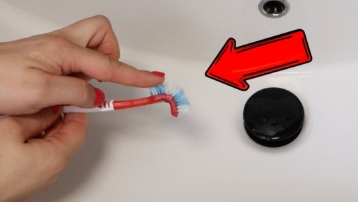 Старые зубные щётки: неожиданные помощники в уборке