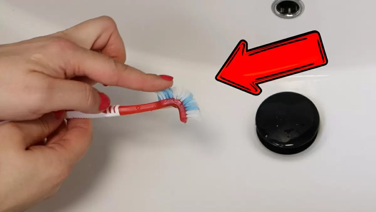 Старые зубные щётки: неожиданные помощники в уборке