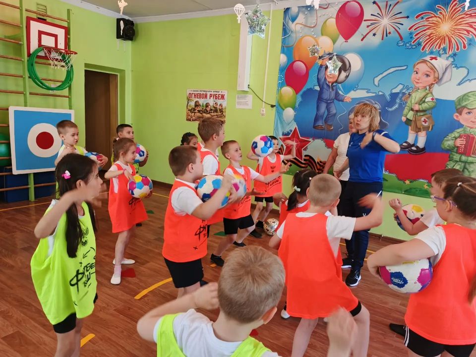 В детских садах Ахтубинского района прошёл Всероссийский фестиваль «Футбол в школе» совместно с региональным методистом проекта Алисой Долотказиной В детских садах Ахтубинского района прошёл Всероссийский фестиваль «Футбол в школе» совместно с региональным методистом проекта Алисой Долотказиной