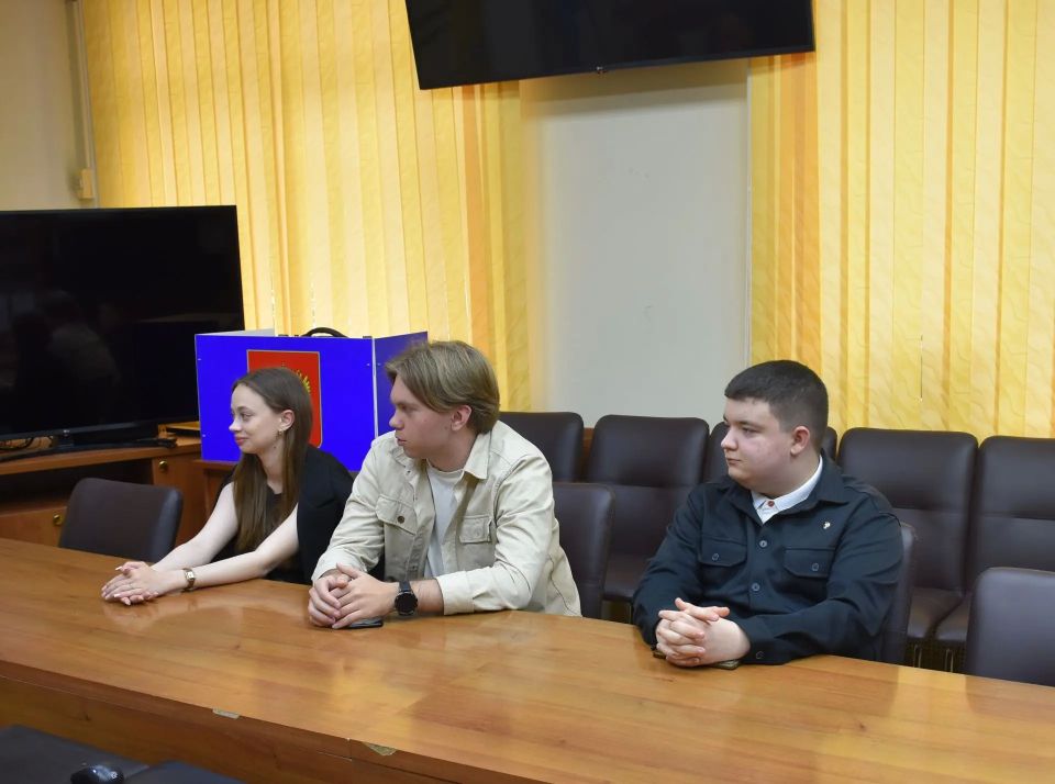 Председатель избирательной комиссии региона Владимир Золотокопов встретился с Молодежным избиркомом Астраханской области Председатель избирательной комиссии региона Владимир Золотокопов встретился с Молодежным избиркомом Астраханской области
