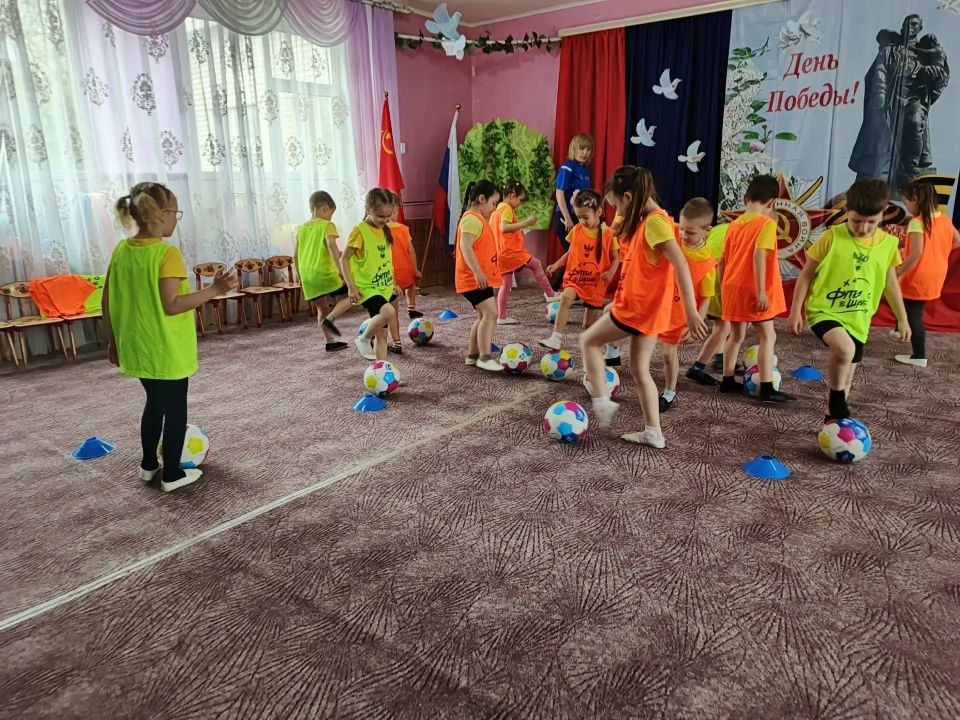 В детских садах Ахтубинского района прошёл Всероссийский фестиваль «Футбол в школе» совместно с региональным методистом проекта Алисой Долотказиной В детских садах Ахтубинского района прошёл Всероссийский фестиваль «Футбол в школе» совместно с региональным методистом проекта Алисой Долотказиной