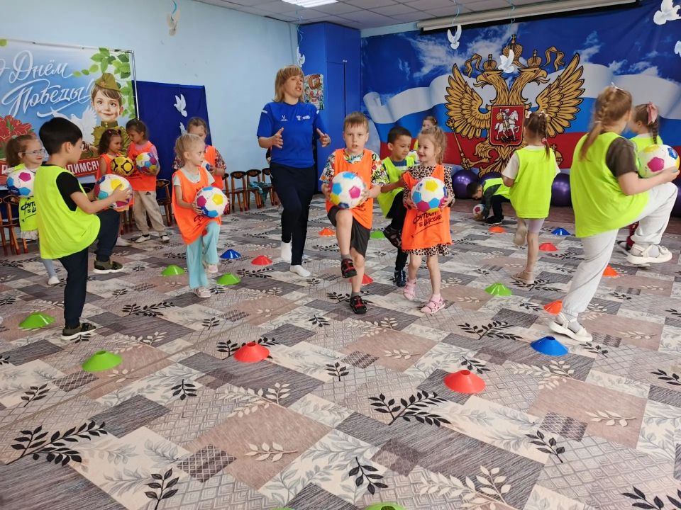 В детских садах Ахтубинского района прошёл Всероссийский фестиваль «Футбол в школе» совместно с региональным методистом проекта Алисой Долотказиной В детских садах Ахтубинского района прошёл Всероссийский фестиваль «Футбол в школе» совместно с региональным методистом проекта Алисой Долотказиной
