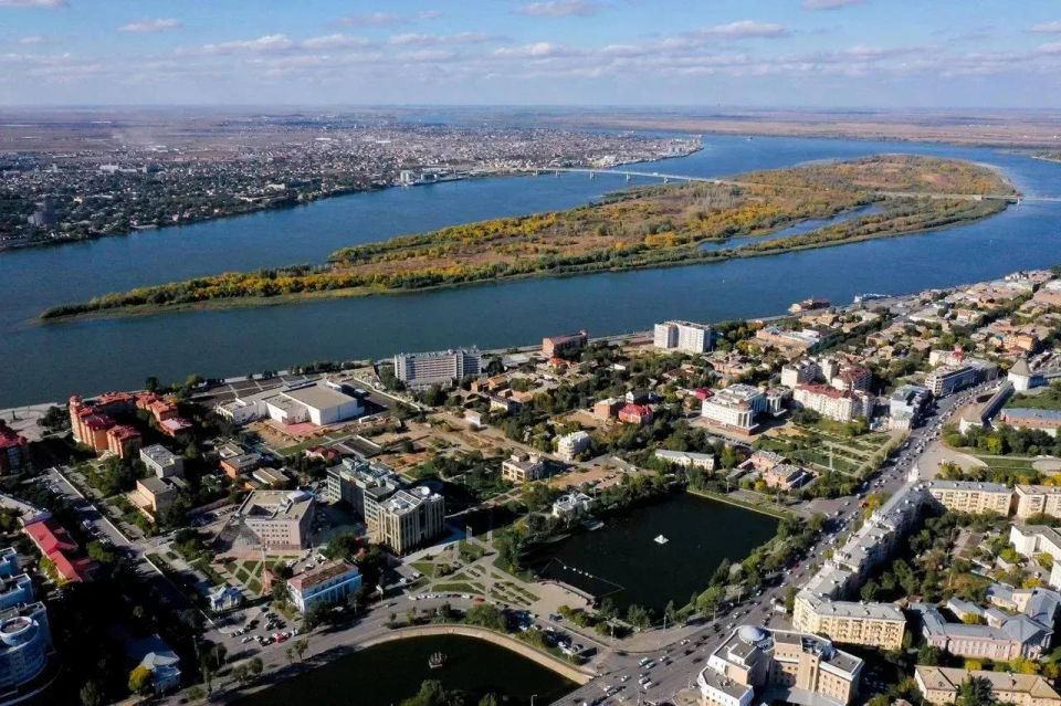 Астраханцы отмечают День Волги