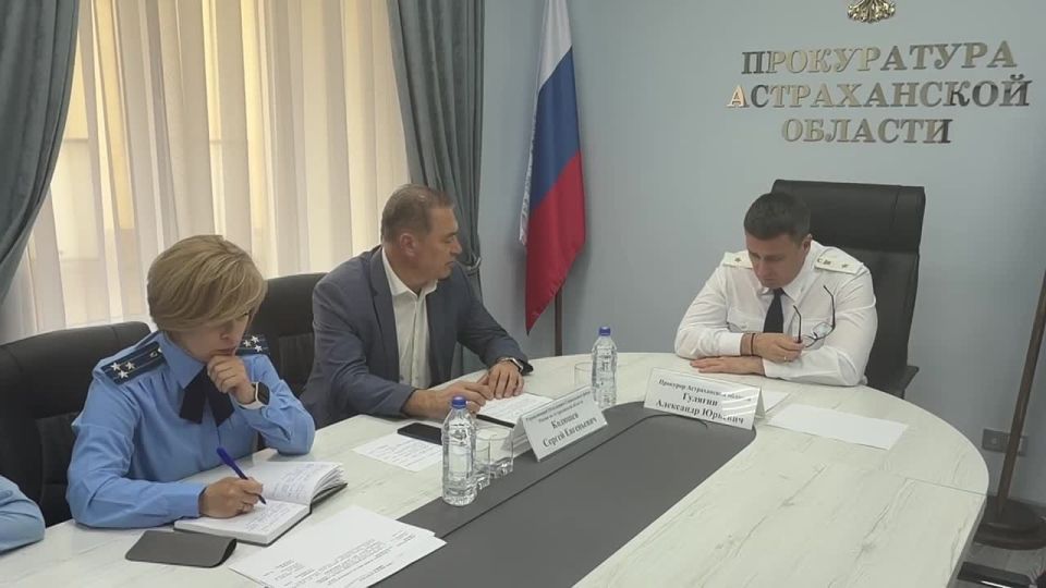 Прокурор Астраханской области провел личный прием жителей Володарского района