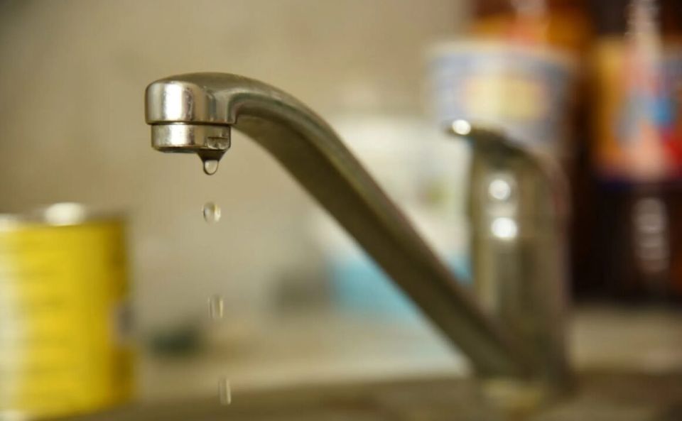 Временное снижение давления воды на верхних этажах