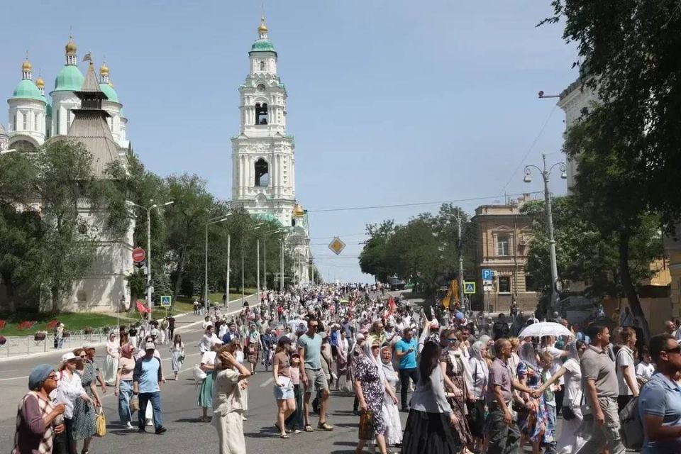 В Астрахани в День славянской письменности и культуры прошел Крестный ход В Астрахани в День славянской письменности и культуры прошел Крестный ход