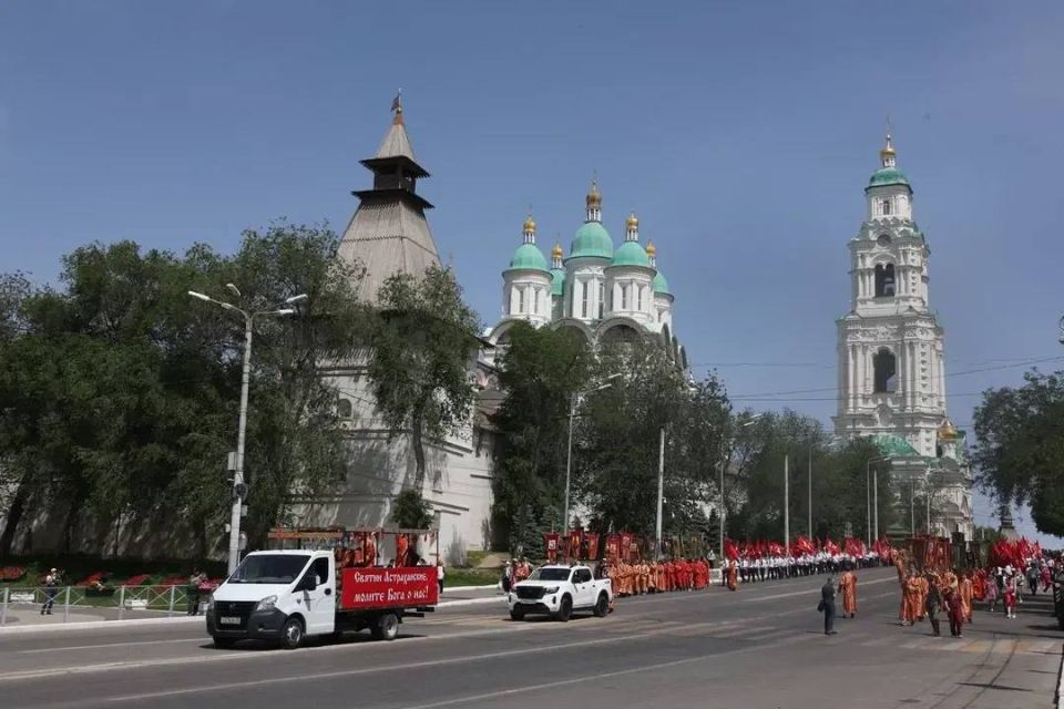 В Астрахани в День славянской письменности и культуры прошел Крестный ход В Астрахани в День славянской письменности и культуры прошел Крестный ход