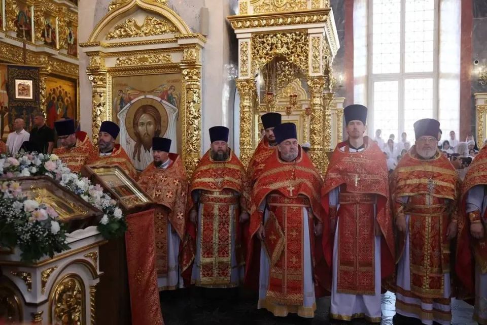 В Астрахани в День славянской письменности и культуры прошел Крестный ход В Астрахани в День славянской письменности и культуры прошел Крестный ход