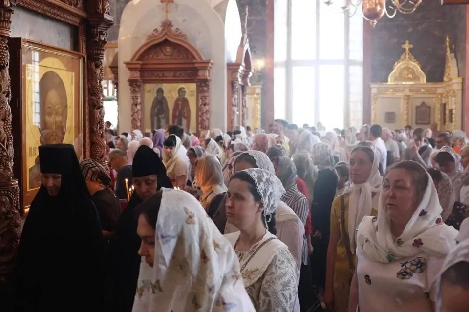 В Астрахани в День славянской письменности и культуры прошел Крестный ход В Астрахани в День славянской письменности и культуры прошел Крестный ход