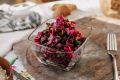 Почувствуйте вкус классики: идеальный винегрет с горошком