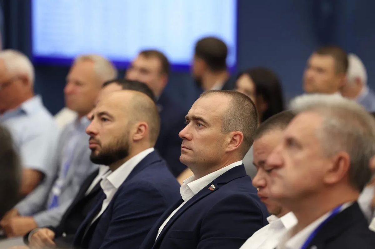 Игорь Бабушкин: Вслед за федеральным Съездом «Единой России», где были определены кандидаты в депутаты Госдумы, на конференции Астраханского регионального отделения выдвинуты партийцы на предстоящие выборы в региональный... Игорь Бабушкин: Вслед за федеральным Съездом «Единой России», где были определены кандидаты в депутаты Госдумы, на конференции Астраханского регионального отделения выдвинуты партийцы на предстоящие выборы в региональный...