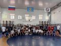 Олимпийский чемпион по спортивной борьбе провел тренировку с юными астраханцами