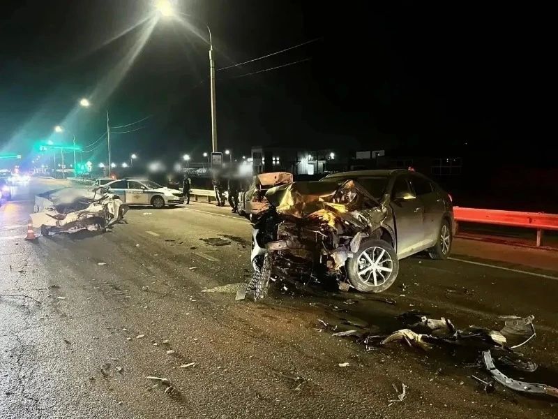 В Астрахани в тройном ДТП пострадали два человека В Астрахани в тройном ДТП пострадали два человека