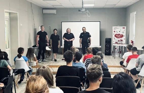 В Астрахани транспортные полицейские и железнодорожники провели для школьников интерактивный урок безопасности В Астрахани транспортные полицейские и железнодорожники провели для школьников интерактивный урок безопасности