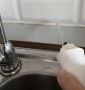 Как эффективно очистить сложные уголки вашей кухни с помощью неожиданных инструментов