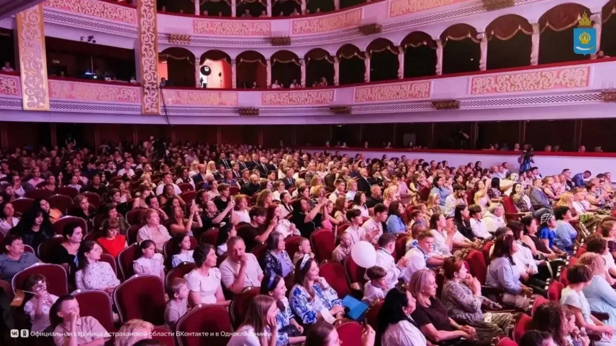 В Астрахани состоялась VII церемония вручения премии «Особенное счастье» В Астрахани состоялась VII церемония вручения премии «Особенное счастье»