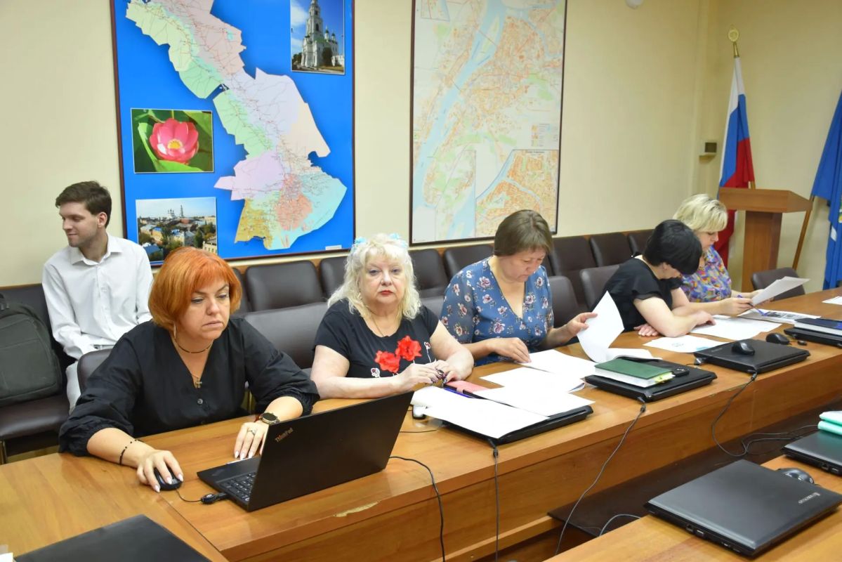 Сегодня избирательная комиссия Астраханской области приняла от Регионального отделения в Астраханской области Политической партии «НОВЫЕ ЛЮДИ» документы для заверения списка кандидатов на выборах депутатов Думы Астраханской... Сегодня избирательная комиссия Астраханской области приняла от Регионального отделения в Астраханской области Политической партии «НОВЫЕ ЛЮДИ» документы для заверения списка кандидатов на выборах депутатов Думы Астраханской...