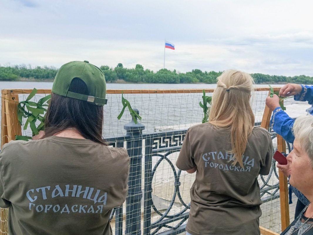 Активистки Астраханского казачьего общества провели акцию поддержки военнослужащих Активистки Астраханского казачьего общества провели акцию поддержки военнослужащих