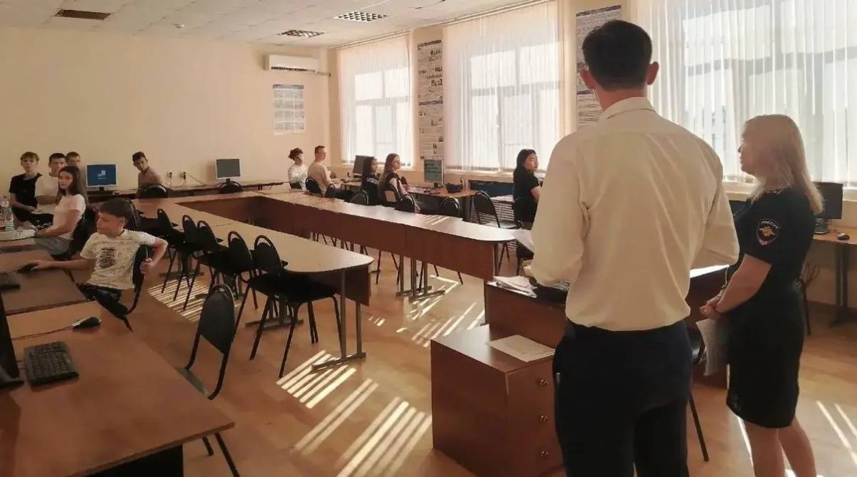 В Ахтубинском районе госавтоинспекторы провели комплексную профилактическую работу с пешеходами и автолюбителями В Ахтубинском районе госавтоинспекторы провели комплексную профилактическую работу с пешеходами и автолюбителями