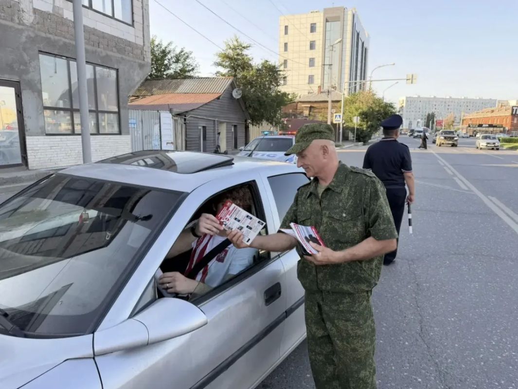 Совместные рейды Госавтоинспекции и Казачьей народной дружины прошли в Астраханской области Совместные рейды Госавтоинспекции и Казачьей народной дружины прошли в Астраханской области