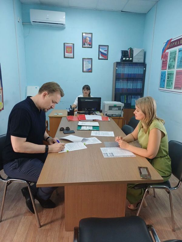 Окружные избирательные комиссии одномандатных избирательных округов продолжают прием документов от кандидатов, выдвинутых избирательными объединениями, для прохождения процедуры регистрации на выборах депутатов Думы... Окружные избирательные комиссии одномандатных избирательных округов продолжают прием документов от кандидатов, выдвинутых избирательными объединениями, для прохождения процедуры регистрации на выборах депутатов Думы...