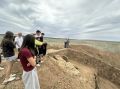В Астраханской области полицейские предложили подросткам нестандартный формат профилактики: вместо привычной беседы ребята отправились на экскурсию по археологическому объекту