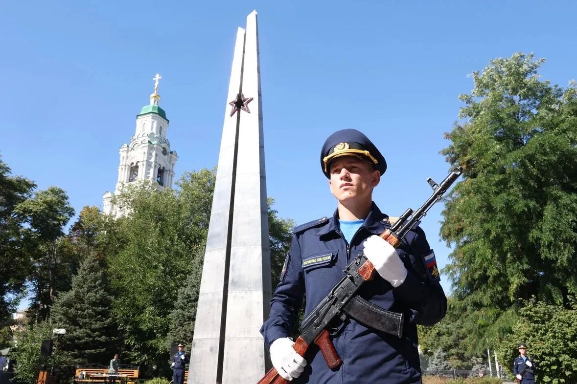 В Астрахани заложили капсулу памяти о Великой Победе В Астрахани заложили капсулу памяти о Великой Победе