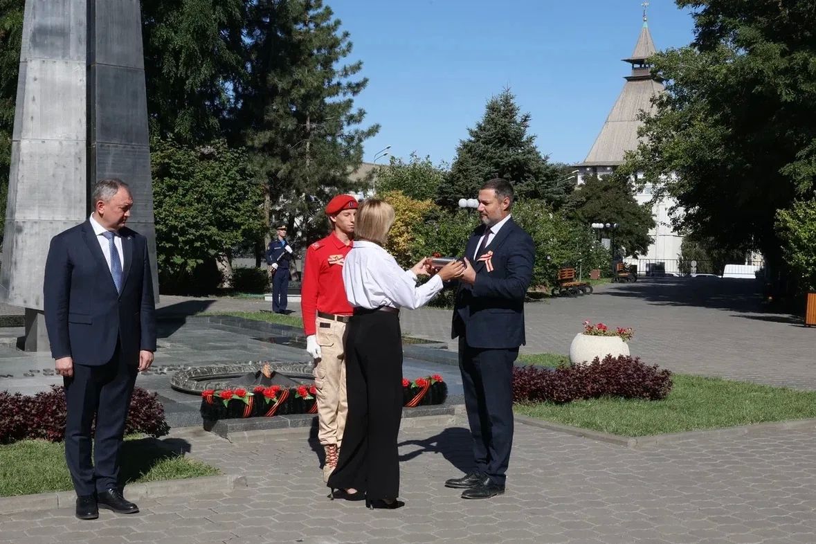 В Астрахани заложили капсулу памяти о Великой Победе В Астрахани заложили капсулу памяти о Великой Победе