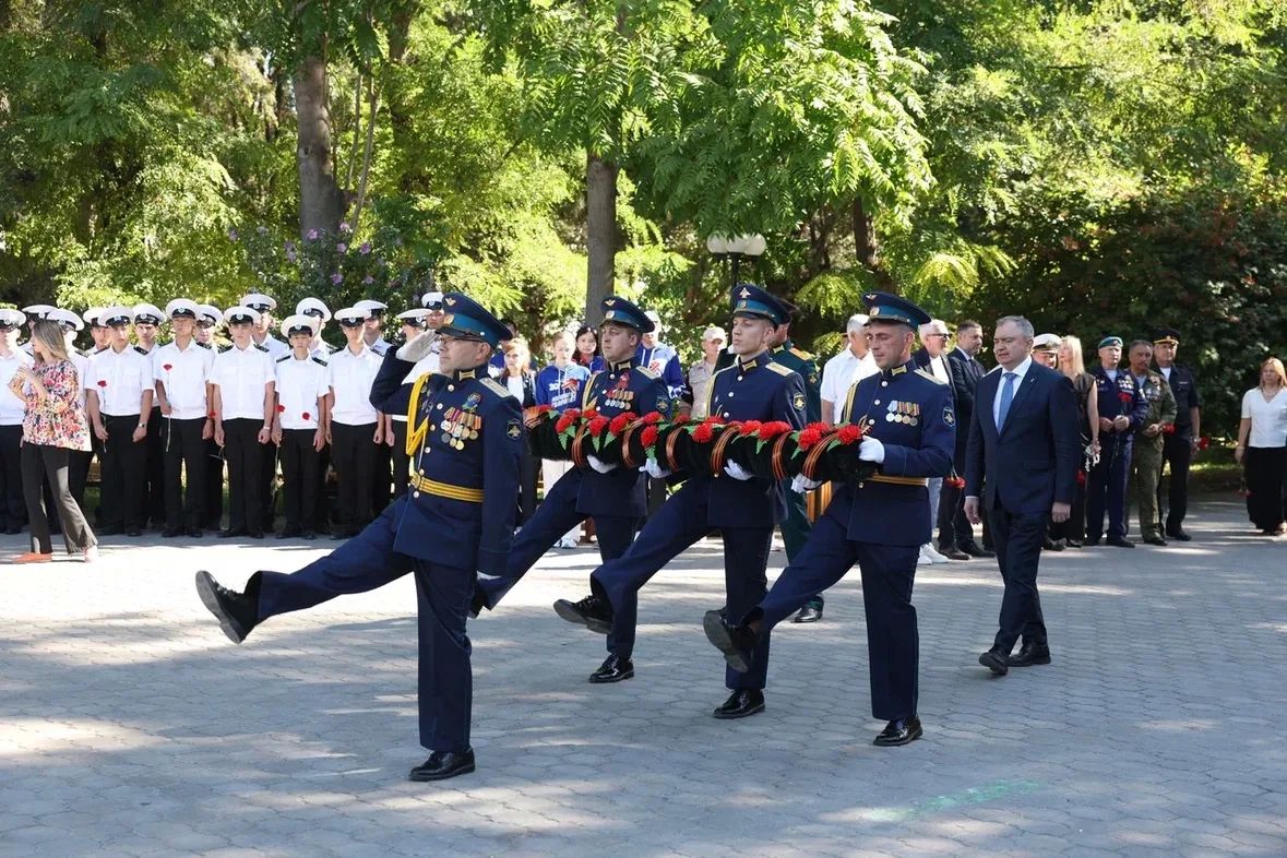 В Астрахани заложили капсулу памяти о Великой Победе В Астрахани заложили капсулу памяти о Великой Победе