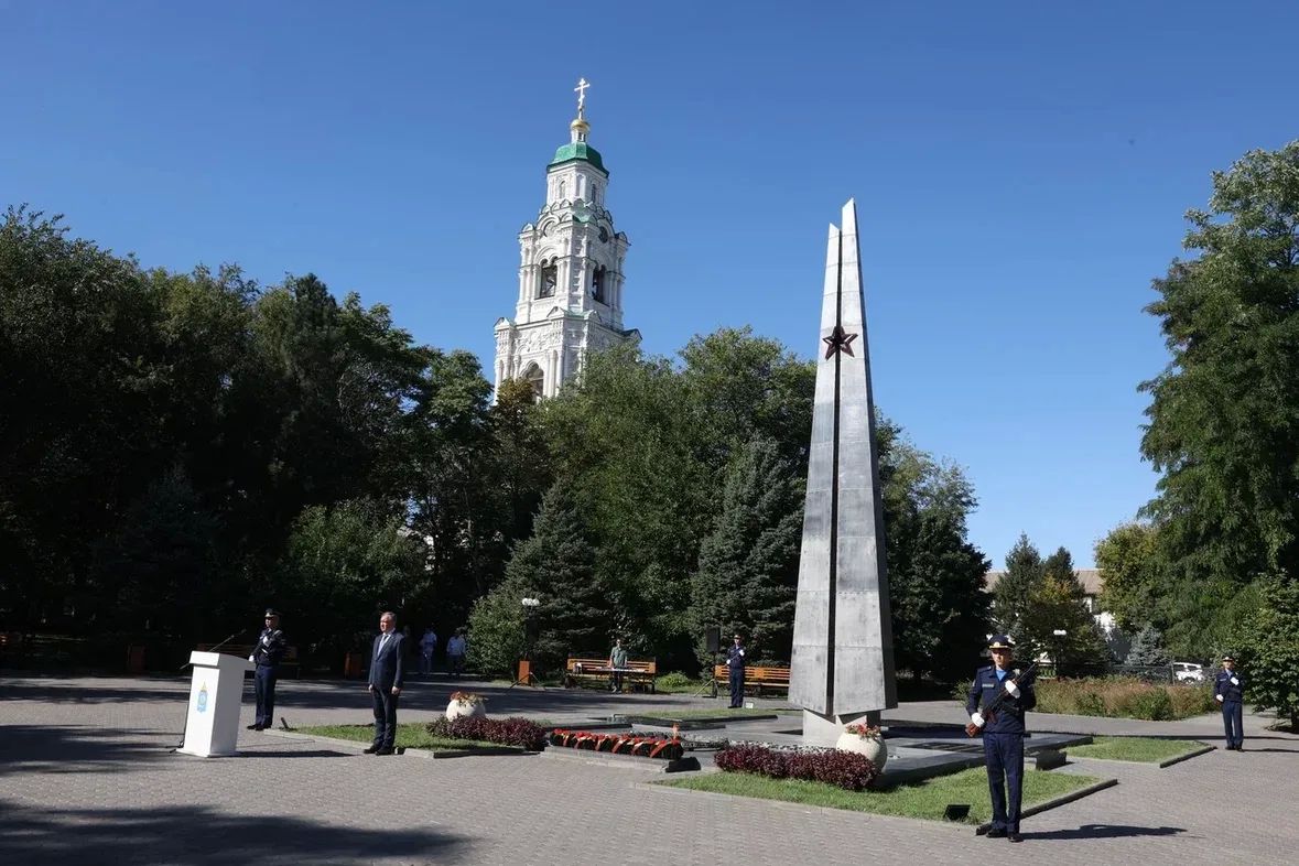 В Астрахани заложили капсулу памяти о Великой Победе В Астрахани заложили капсулу памяти о Великой Победе