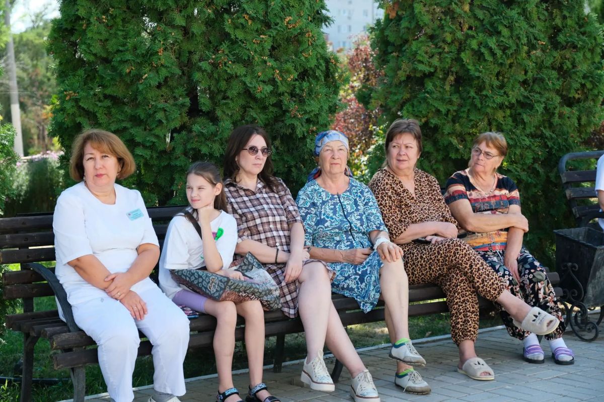 В рамках федерального проекта «Культурное долголетие» состоялся концерт и открылась выставка в Областном клиническом онкологическом диспансере В рамках федерального проекта «Культурное долголетие» состоялся концерт и открылась выставка в Областном клиническом онкологическом диспансере
