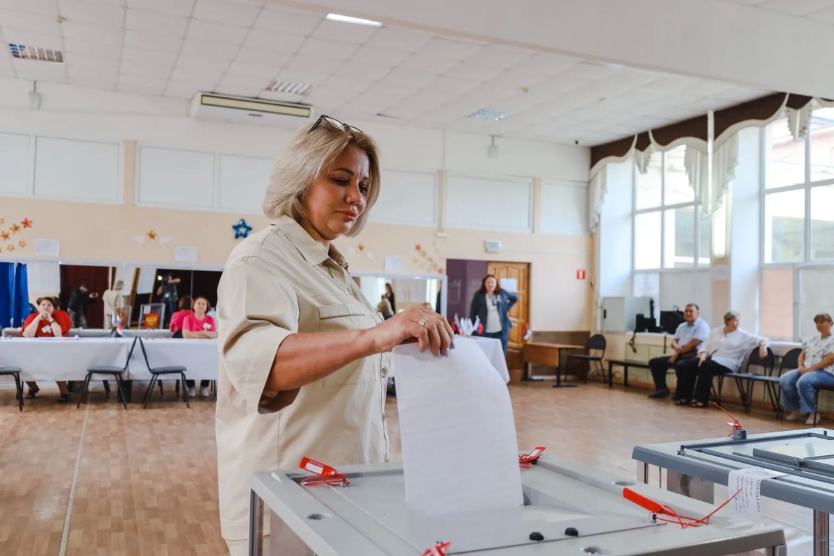 Представители политических партий проголосовали на выборах в Астраханской области Представители политических партий проголосовали на выборах в Астраханской области