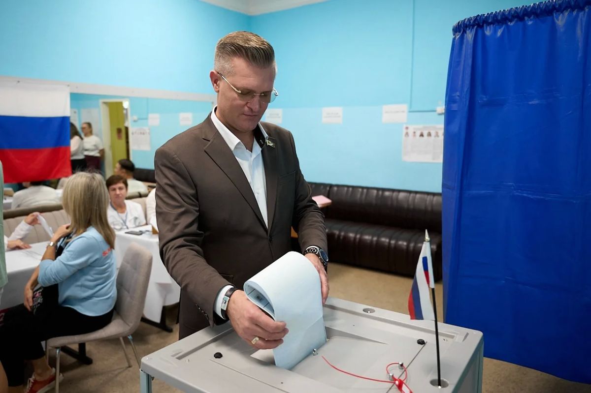 Представители политических партий проголосовали на выборах в Астраханской области Представители политических партий проголосовали на выборах в Астраханской области