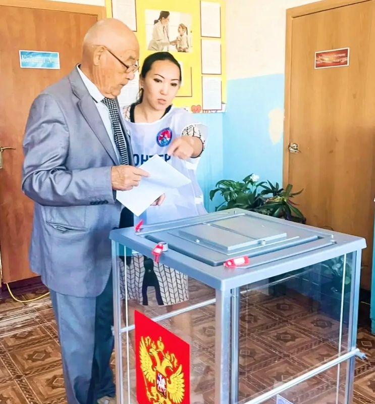 Около 1700 астраханских волонтёров помогают избирателям в дни голосования Около 1700 астраханских волонтёров помогают избирателям в дни голосования
