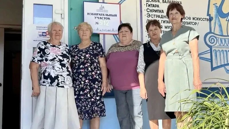 Волонтёры СВО из астраханских сёл голосуют вместе Волонтёры СВО из астраханских сёл голосуют вместе