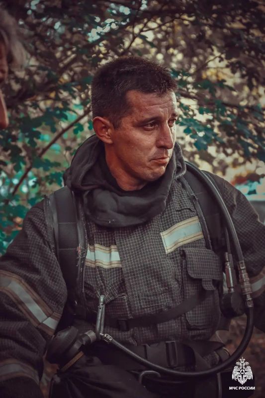 Астраханские огнеборцы вызволили из горящего дома троих детей и женщину Астраханские огнеборцы вызволили из горящего дома троих детей и женщину