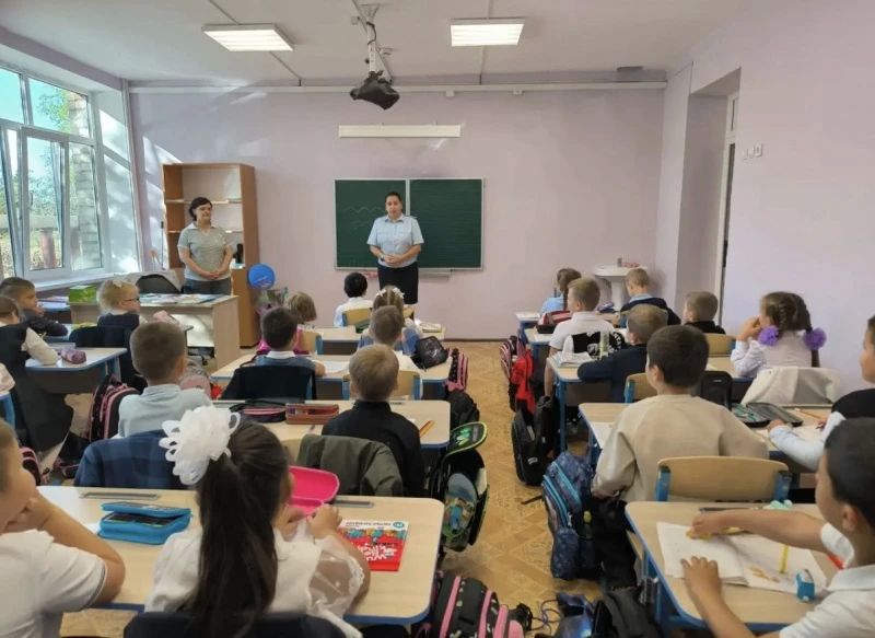 Безопасность в сети и в жизни: инспекторы ПДН проводят беседы правовой грамотности Безопасность в сети и в жизни: инспекторы ПДН проводят беседы правовой грамотности